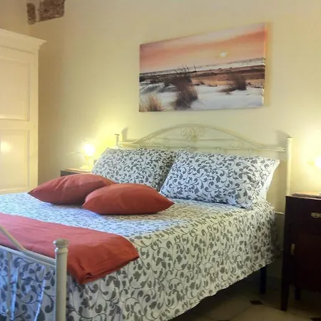 Porta Piccola Bed & Breakfast *